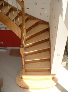 Escalier chêne et marches en frêne