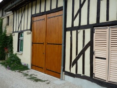 Porte cochére avec ferrures forgées